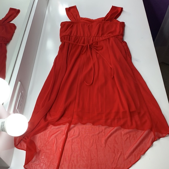 Red dress - Picture 3 of 4